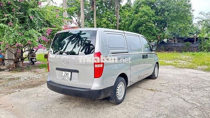 Hyundai Starex van 3 chỗ 2016 tải 900kg