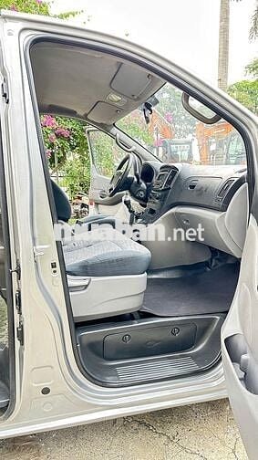 Hyundai Starex van 3 chỗ 2016 tải 900kg