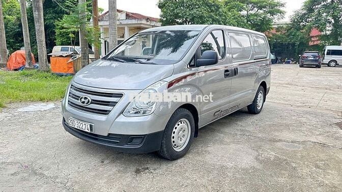 Hyundai Starex van 3 chỗ 2016 tải 900kg
