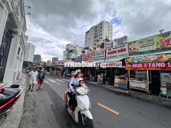 CHO THUÊ MB SHOPHOUSE QUẬN 1 có gác ở lại giao Bùi Thị Xuân, Ng Trãi