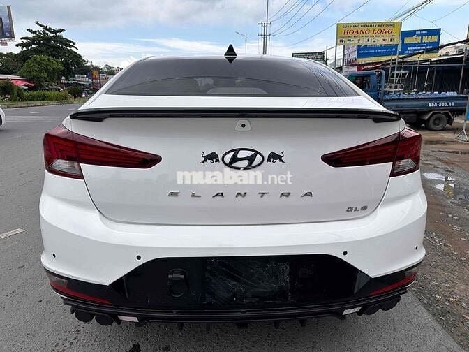 Hyundai Elantra GLS 2019 Trắng 8719 km