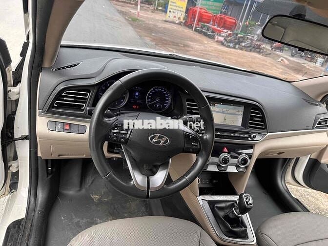 Hyundai Elantra GLS 2019 Trắng 8719 km