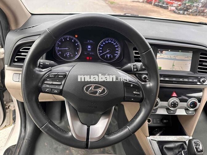 Hyundai Elantra GLS 2019 Trắng 8719 km