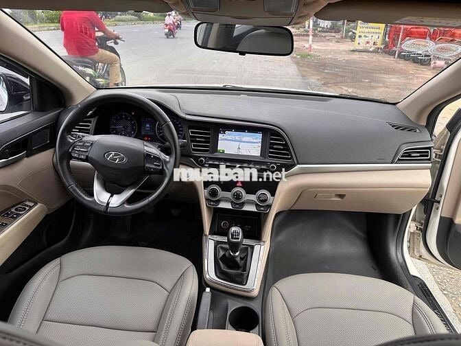 Hyundai Elantra GLS 2019 Trắng 8719 km