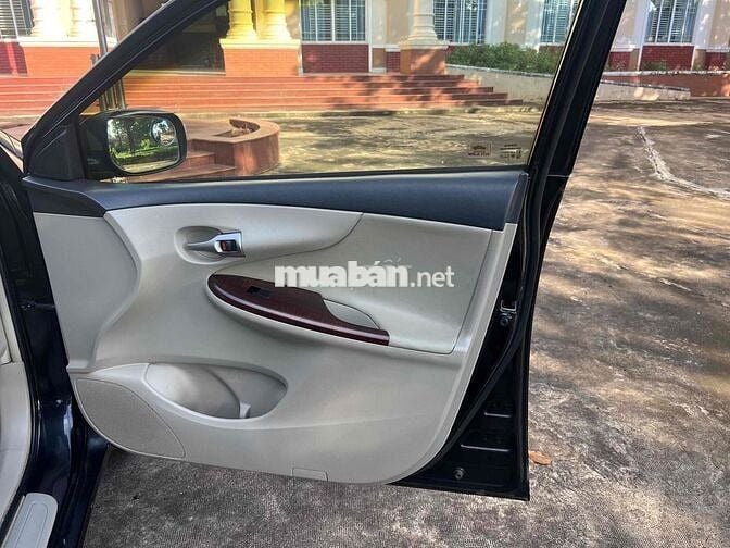 Toyota Corolla Altis số sàn màu Đen