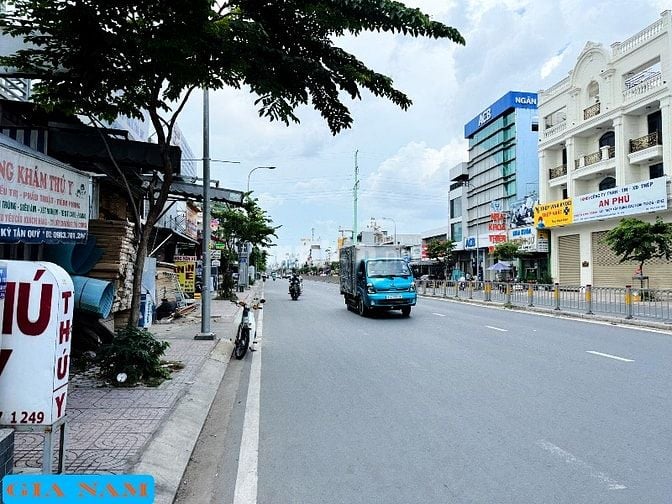 BÁN NHÀ GÓC 2 MẶT TIỀN KINH DOANH : 979 TÂN KỲ TÂN QUÝ - P. BHHA