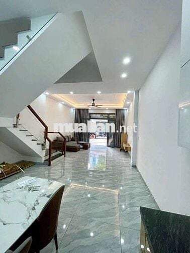 Nhà 1 trệt 2 lầu Full nội thất gần ngã 6 An phú