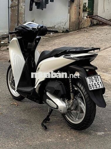 Honda SH 150i 2021 Trắng đen ( có góp nợ xấu )