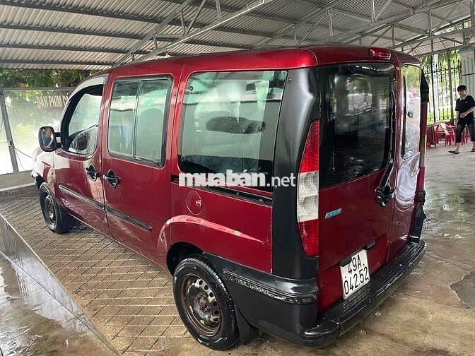 Fiat Doblo 7 chỗ màu Đỏ