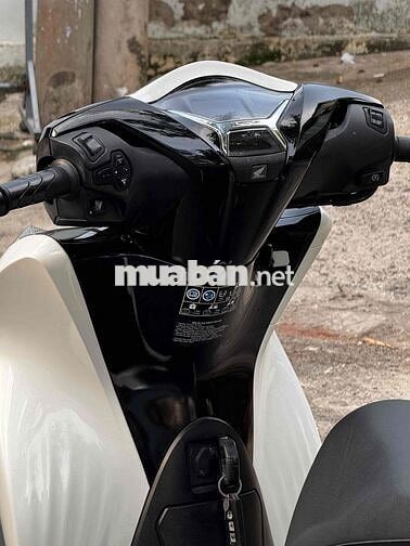 Honda SH 150i 2021 Trắng đen ( có góp nợ xấu )