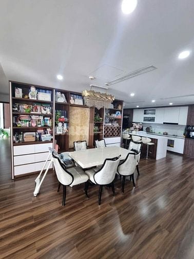 Bán căn chung cư 34 Hoàng Cầu, 92m2, full nội thất, nhà đẹp ở luôn