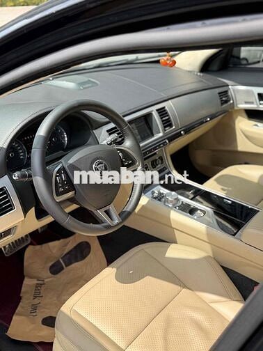 Jaguar XF 2.0 2014 Tự động 8 cấp Đen