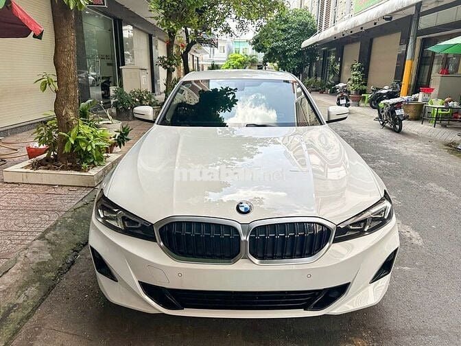 BMW 320i Sportline Model 2025 Trắng NT Đỏ 18000 km