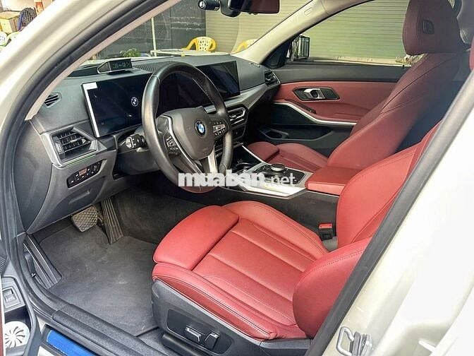 BMW 320i Sportline Model 2025 Trắng NT Đỏ 18000 km