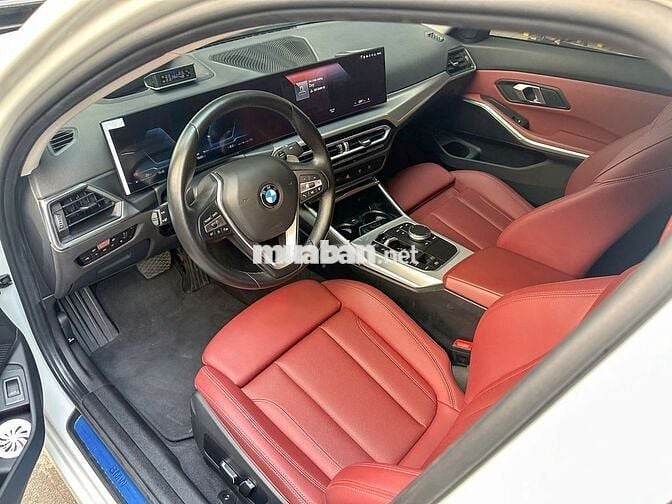 BMW 320i Sportline Model 2025 Trắng NT Đỏ 18000 km