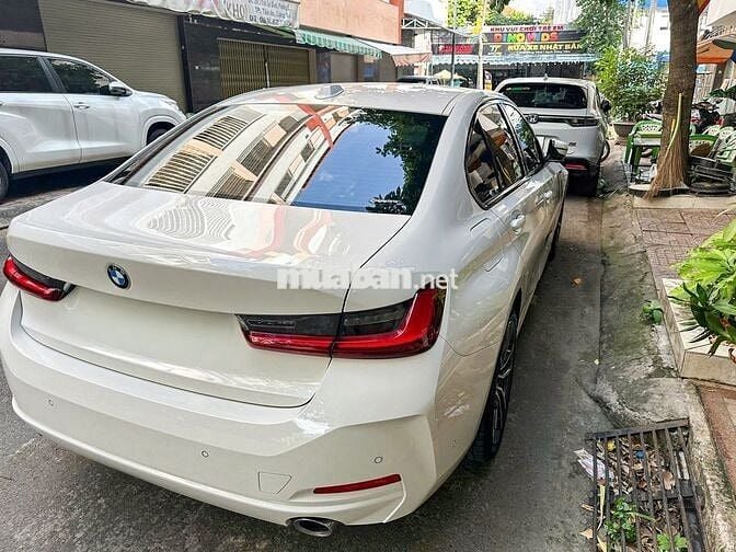 BMW 320i Sportline Model 2025 Trắng NT Đỏ 18000 km