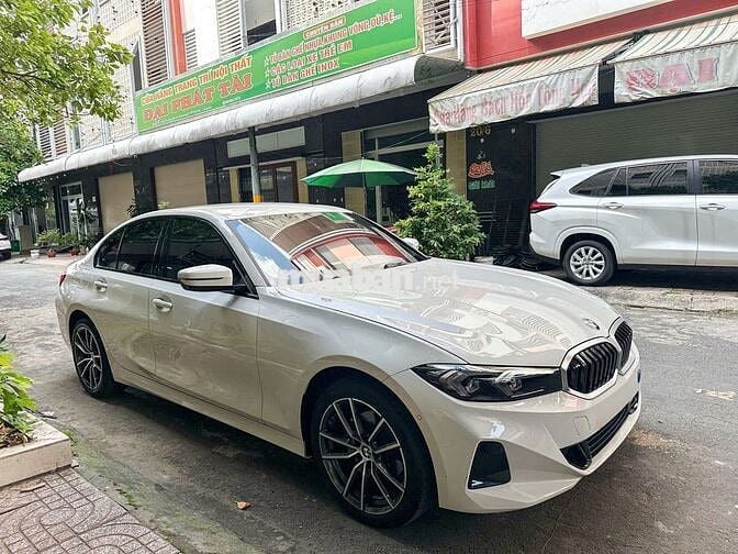 BMW 320i Sportline Model 2025 Trắng NT Đỏ 18000 km