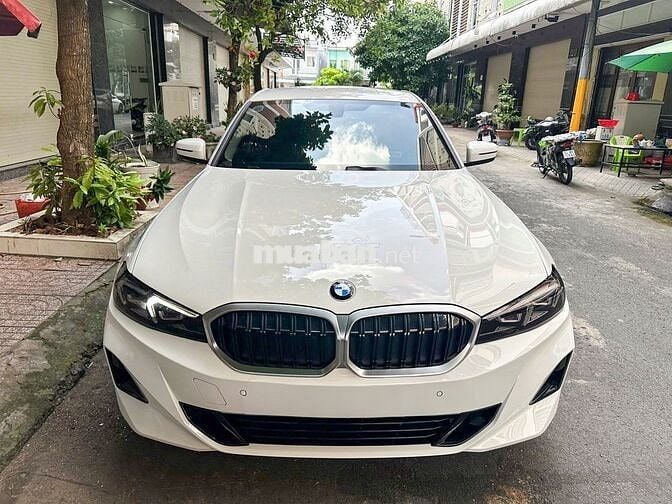 BMW 320i Sportline Model 2025 Trắng NT Đỏ 18000 km