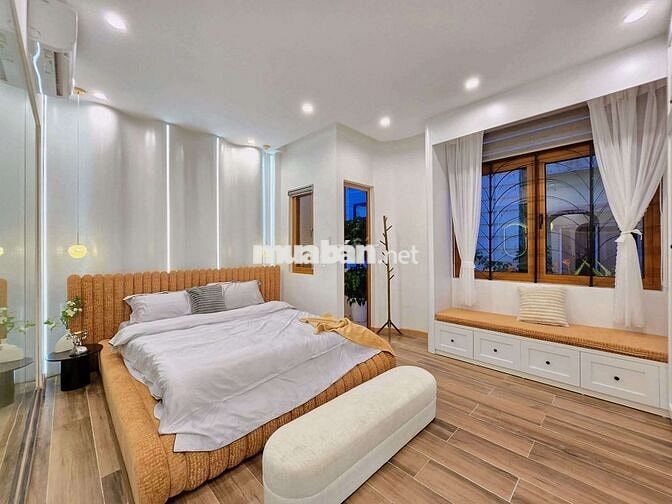 Cho thuê nhà 4PN có bể bơi Lê Đình Lý, kết nối sân bay và cầu Rồng