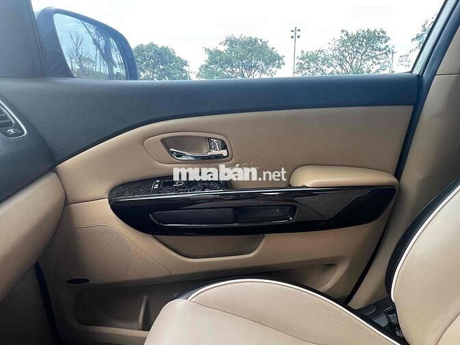 Kia Grand Sedona 7 chỗ Bạc Tự động Nhập khẩu