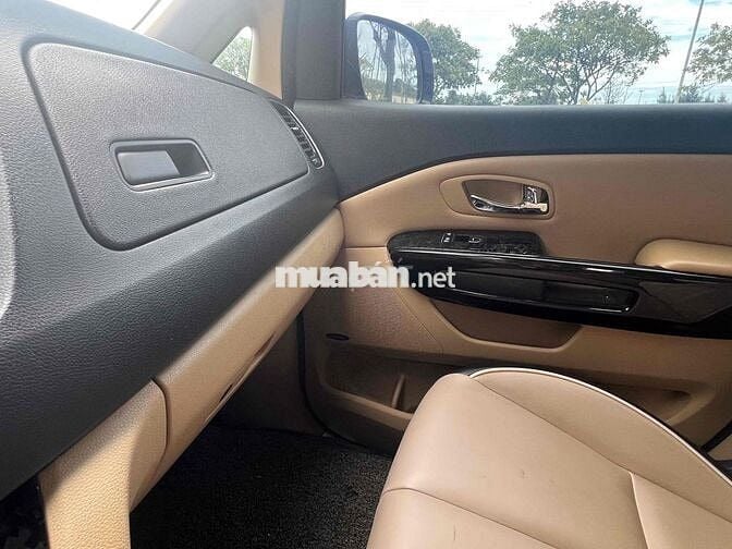 Kia Grand Sedona 7 chỗ Bạc Tự động Nhập khẩu