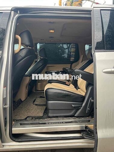 Kia Grand Sedona 7 chỗ Bạc Tự động Nhập khẩu