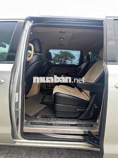 Kia Grand Sedona 7 chỗ Bạc Tự động Nhập khẩu