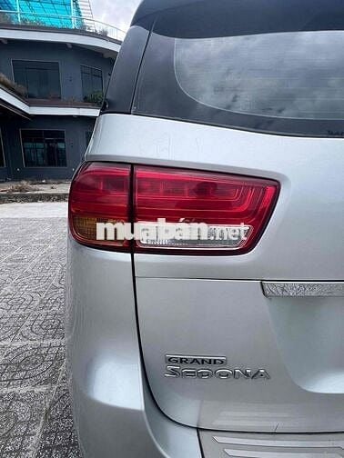 Kia Grand Sedona 7 chỗ Bạc Tự động Nhập khẩu
