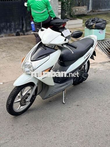 Honda Click Trắng 54-N7 8679