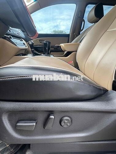 Kia Grand Sedona 7 chỗ Bạc Tự động Nhập khẩu
