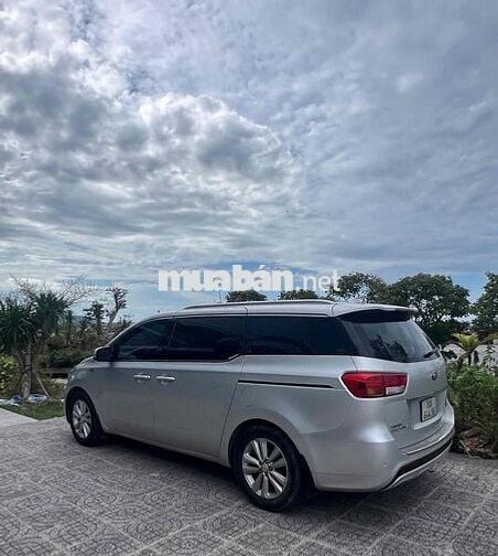Kia Grand Sedona 7 chỗ Bạc Tự động Nhập khẩu