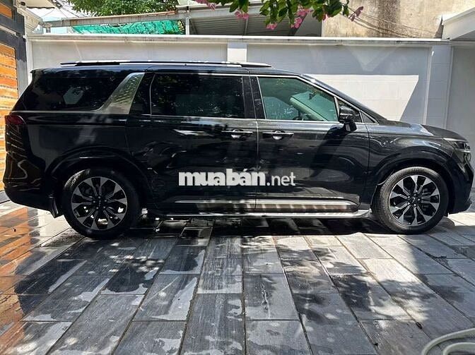 KIA Carnival Premium 2.2D Diesel 2023 Đen 8 chỗ
