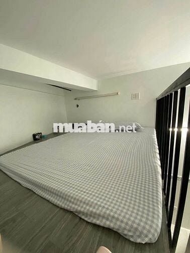 Nhượng phòng duplex ngay Ngã 4 Hàng Xanh