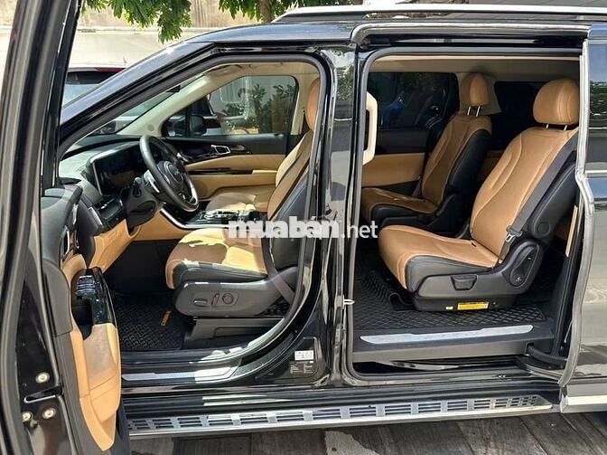 KIA Carnival Premium 2.2D Diesel 2023 Đen 8 chỗ