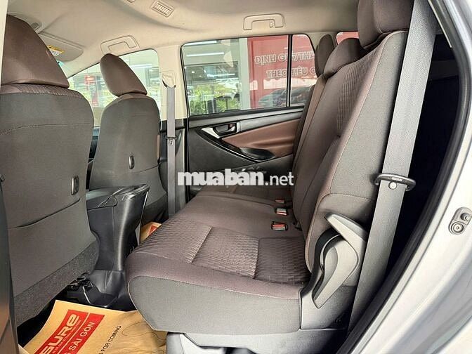 Toyota Innova 2023 Số sàn 55.000km Bạc