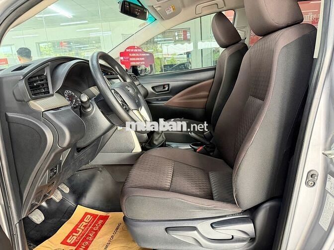 Toyota Innova 2023 Số sàn 55.000km Bạc