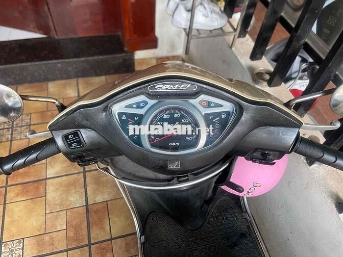 Honda Lead 2011 Vàng kem nguyên bản nữ dùng