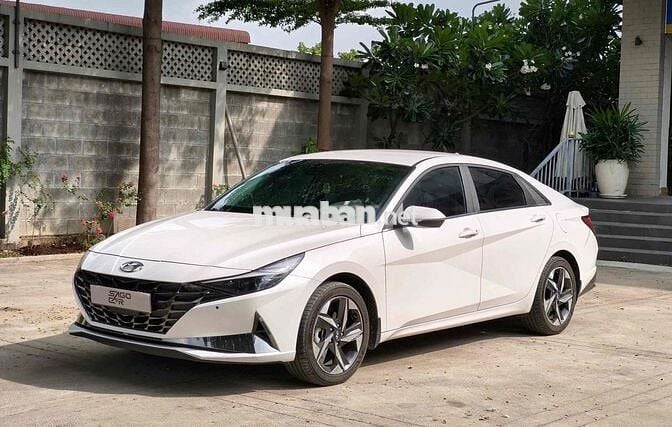 Hyundai Elantra 2024 2.0 Cao Cấp Trắng 20.000km
