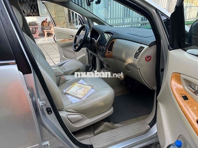 Toyota Innova 2010 Số tự động Bạc