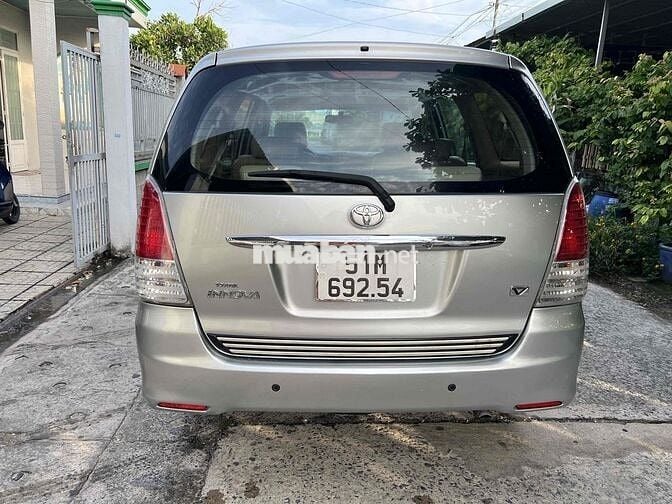Toyota Innova 2010 Số tự động Bạc