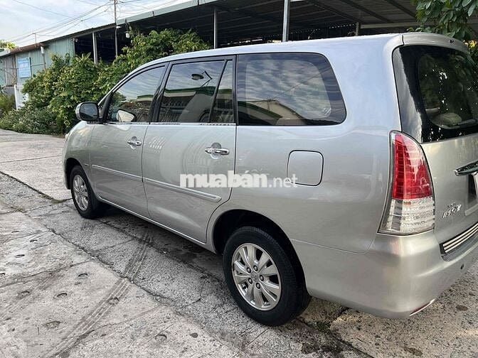 Toyota Innova 2010 Số tự động Bạc