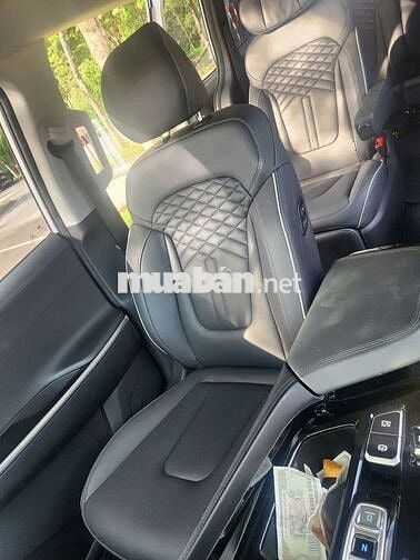 Hyundai Custin 2024 2.0 Tubor Trắng 7 chỗ