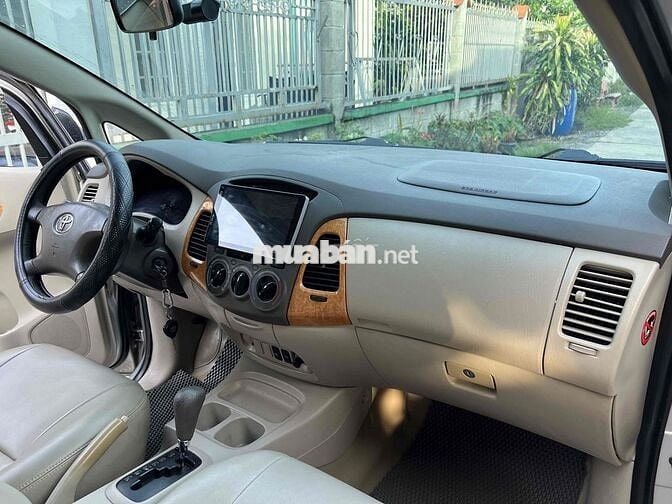 Toyota Innova 2010 Số tự động Bạc