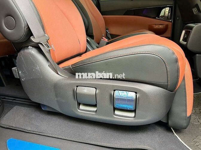 Kia Carnival Signature 2025 dầu cao cấp, 4300km