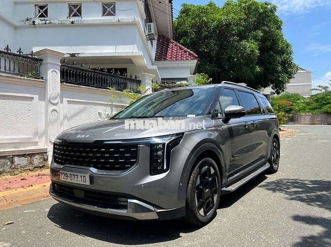 Kia Carnival Signature 2025 dầu cao cấp, 4300km
