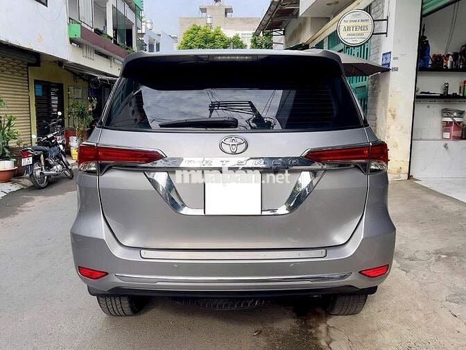 Toyota Fortuner 2.4G 4x2 AT 2019 Bạc | 52,000 Km