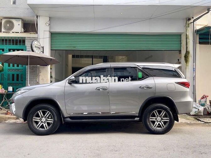 Toyota Fortuner 2.4G 4x2 AT 2019 Bạc | 52,000 Km