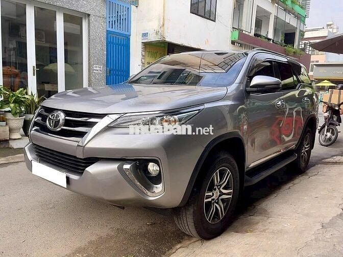 Toyota Fortuner 2.4G 4x2 AT 2019 Bạc | 52,000 Km