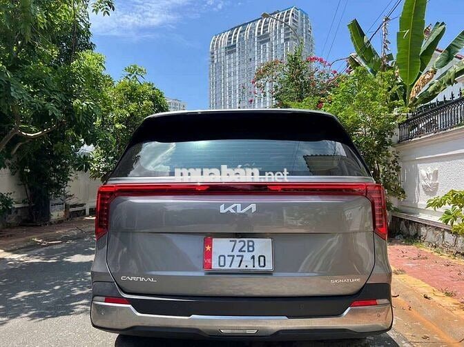 Kia Carnival Signature 2025 dầu cao cấp, 4300km