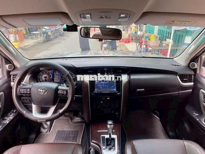 Toyota Fortuner 2.4G 4x2 AT 2019 Bạc | 52,000 Km